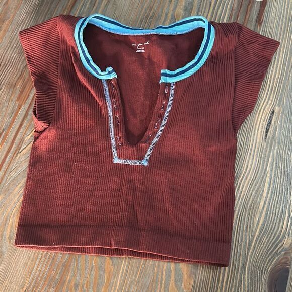 Urban outfitters go for the gold crop top maroon beach outer banks‎ beach - Picture 1 of 7